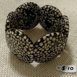Chunky Bangle Resin Bracelet Stretch Band In Brown & Cream Pebble Pattern OS